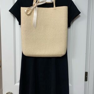 Everlane short sleeve black dress - women’s small.